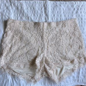 Aritzia lace shorts